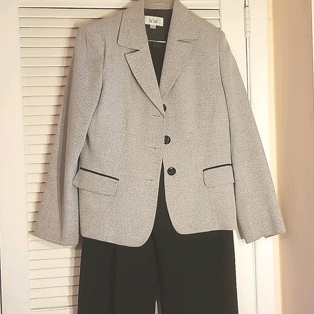 Le Suit business pantsuit